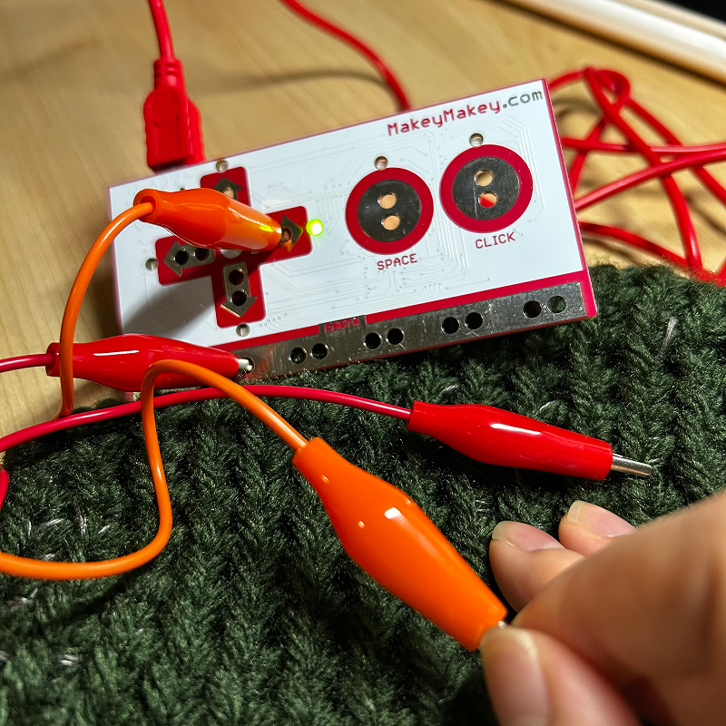 I tried to tap the palm of the glove to activate the key press.